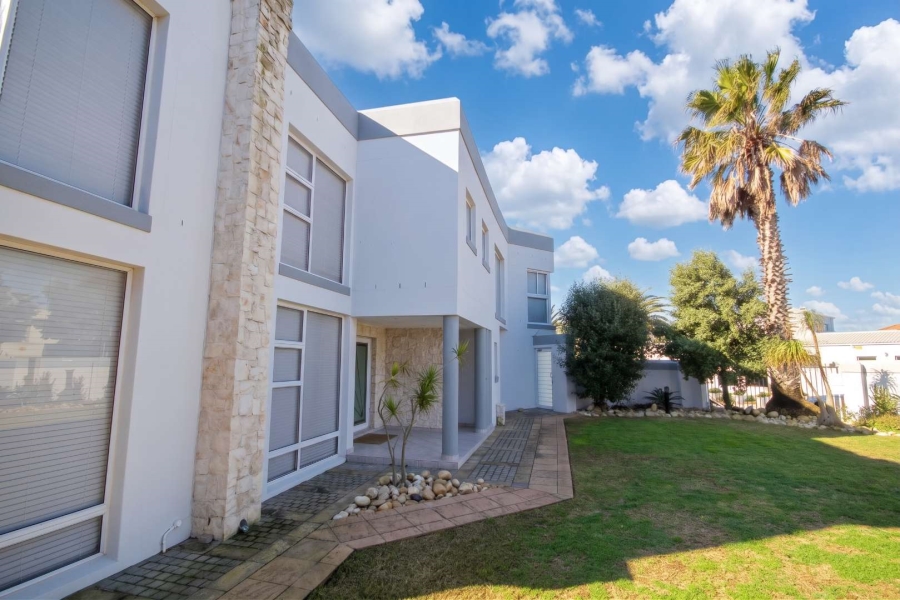 5 Bedroom Property for Sale in Sunset Beach Western Cape